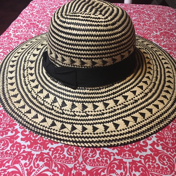 BCBGMaxAzria Straw Summer Hat Size Small - Picture 1 of 5